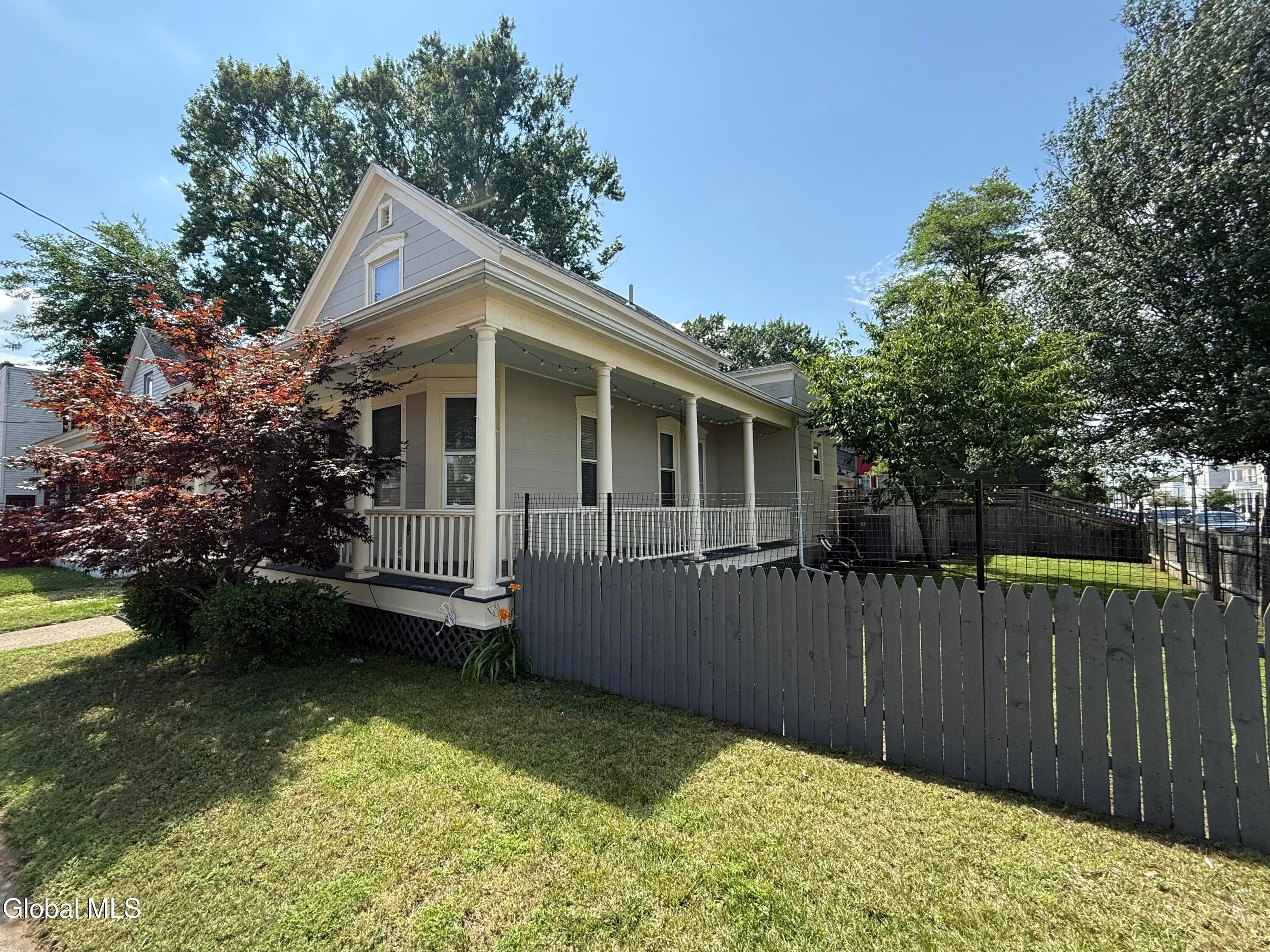 20 W Lawrence Street