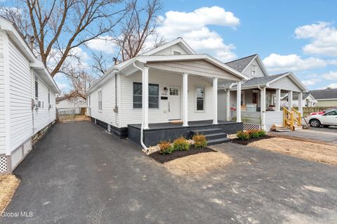 Photo of 2858 Plunkett Avenue, Rotterdam, NY 12306 (MLS # 202613622)