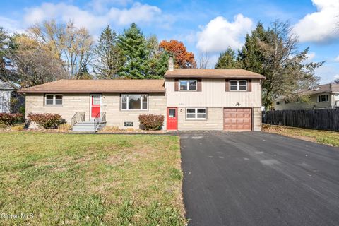 Photo of 627 Via Ponderosa, Schenectady, NY 12303 (MLS # 202529008)