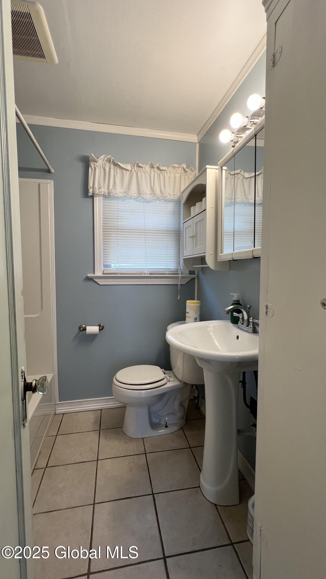 209 E Hudson Ave East Ave, Rensselaer, New York image 14