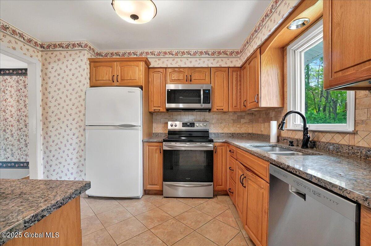 44 Fredericks Road, Glenville, New York image 6