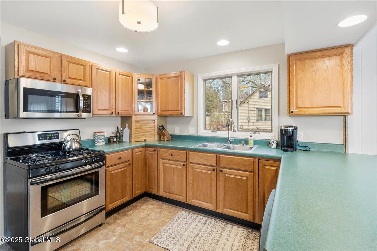 45 Whitestone Lane, Saratoga Springs, New York image 12