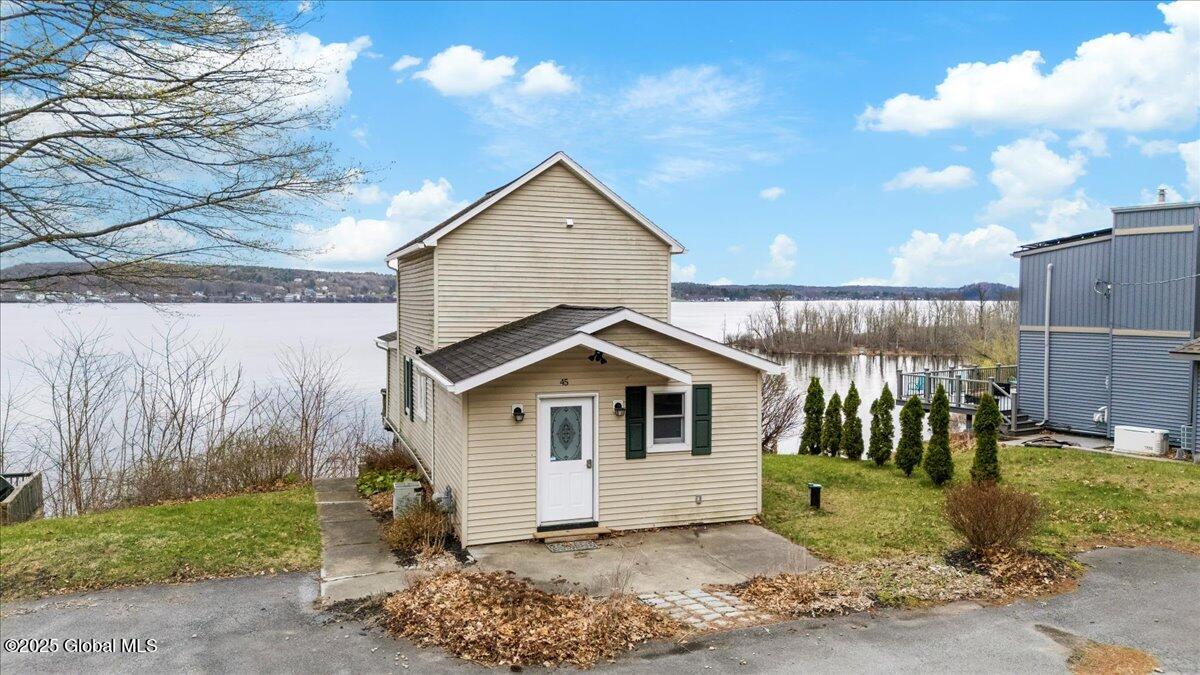 45 Whitestone Lane, Saratoga Springs, New York image 1
