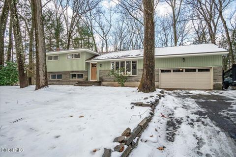 Photo of 9 Wheeler Drive, Clifton Park, NY 12065 (MLS # 202610398)