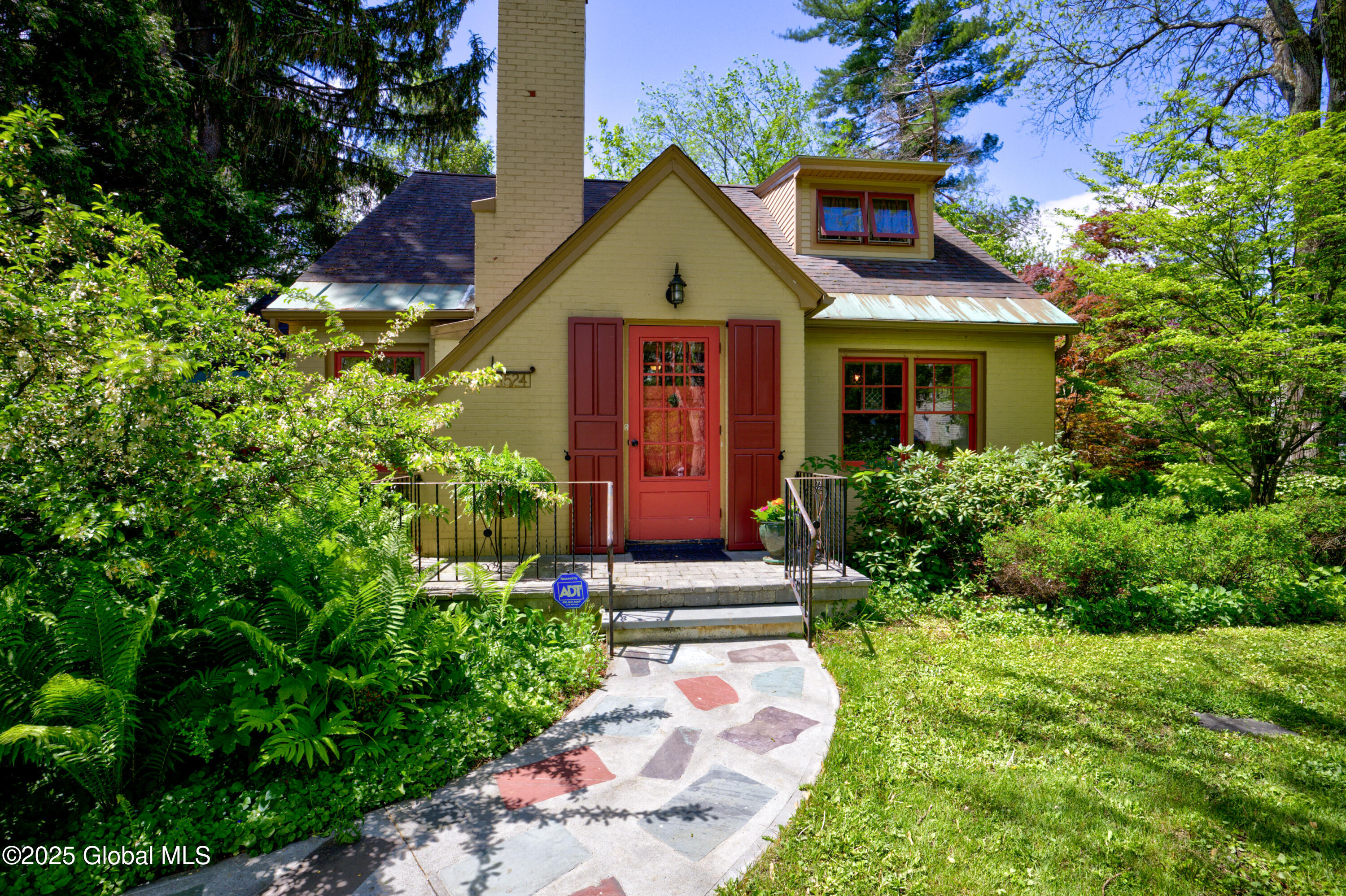 1524 Grenoside Avenue, Niskayuna, New York image 1