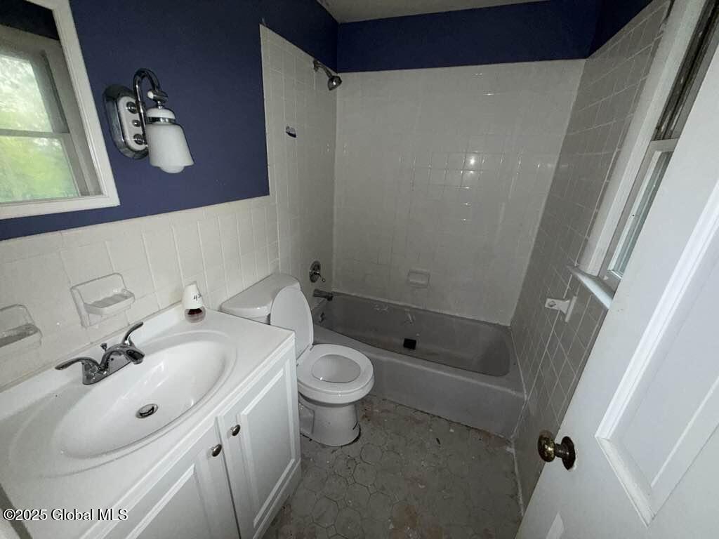 804 Rosewood Terrace, Endicott, New York image 18