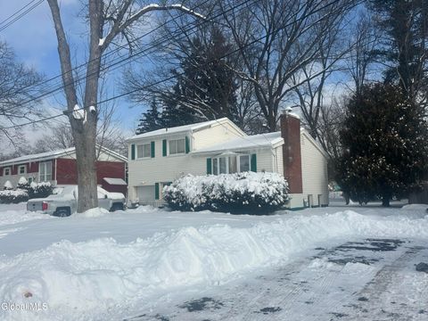 Photo of 3307 Woodlawn Avenue, Schenectady, NY 12304 (MLS # 202611182)