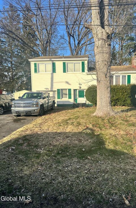 Photo of 3307 Woodlawn Avenue, Schenectady, NY 12304 (MLS # 202611182)