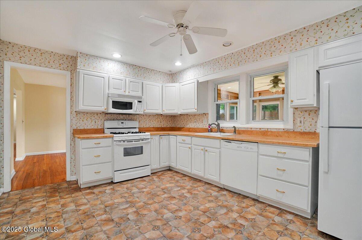 22 Meridian Lane, Ballston Lake, New York image 10