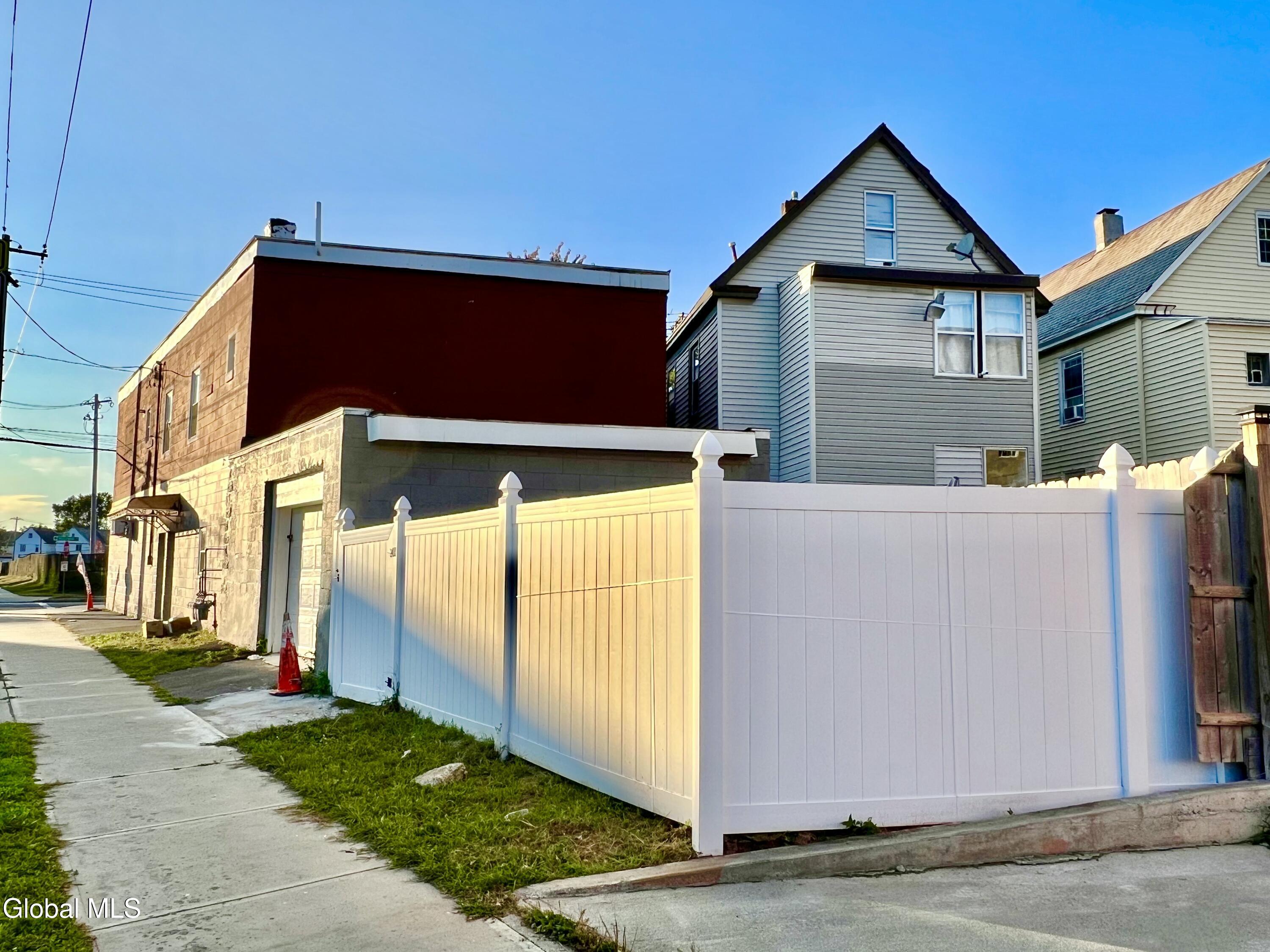 Schenectady, New York 12307, United States, ,Commercial,Active,207016