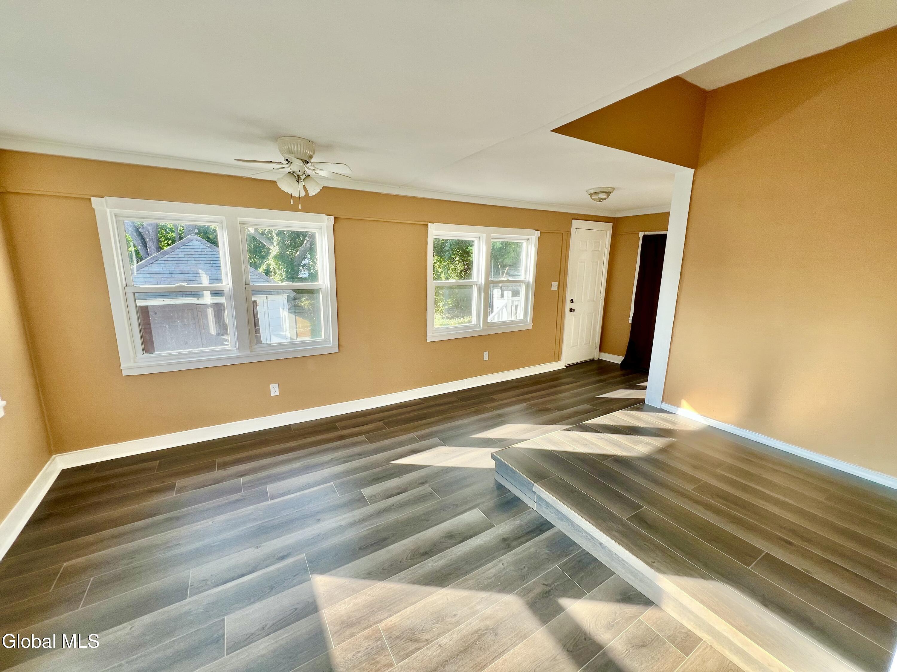 Schenectady, New York 12304, United States, 3 Bedrooms Bedrooms, ,1 BathroomBathrooms,Residential,Active,193206