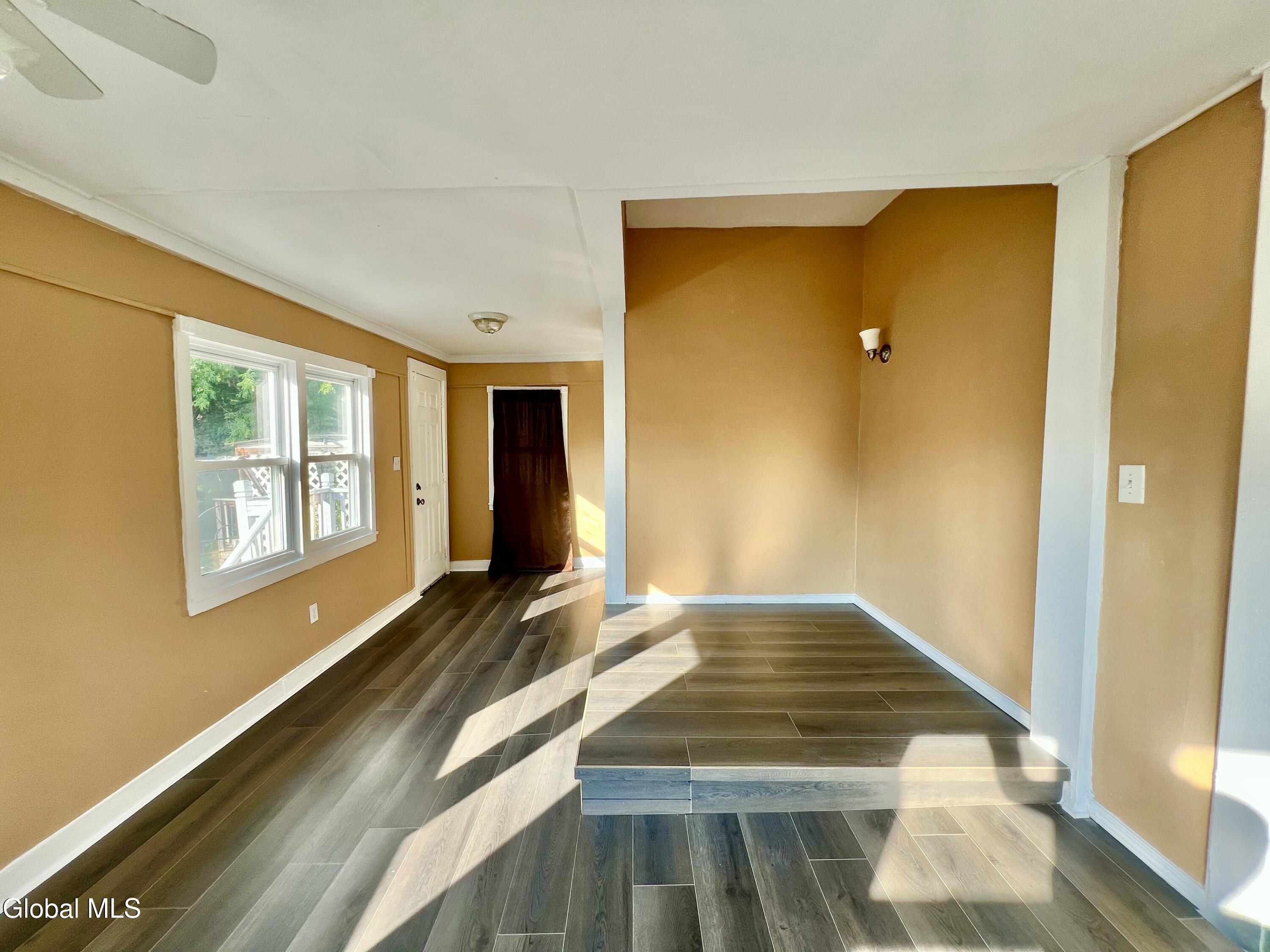 Schenectady, New York 12304, United States, 3 Bedrooms Bedrooms, ,1 BathroomBathrooms,Residential,Active,193206