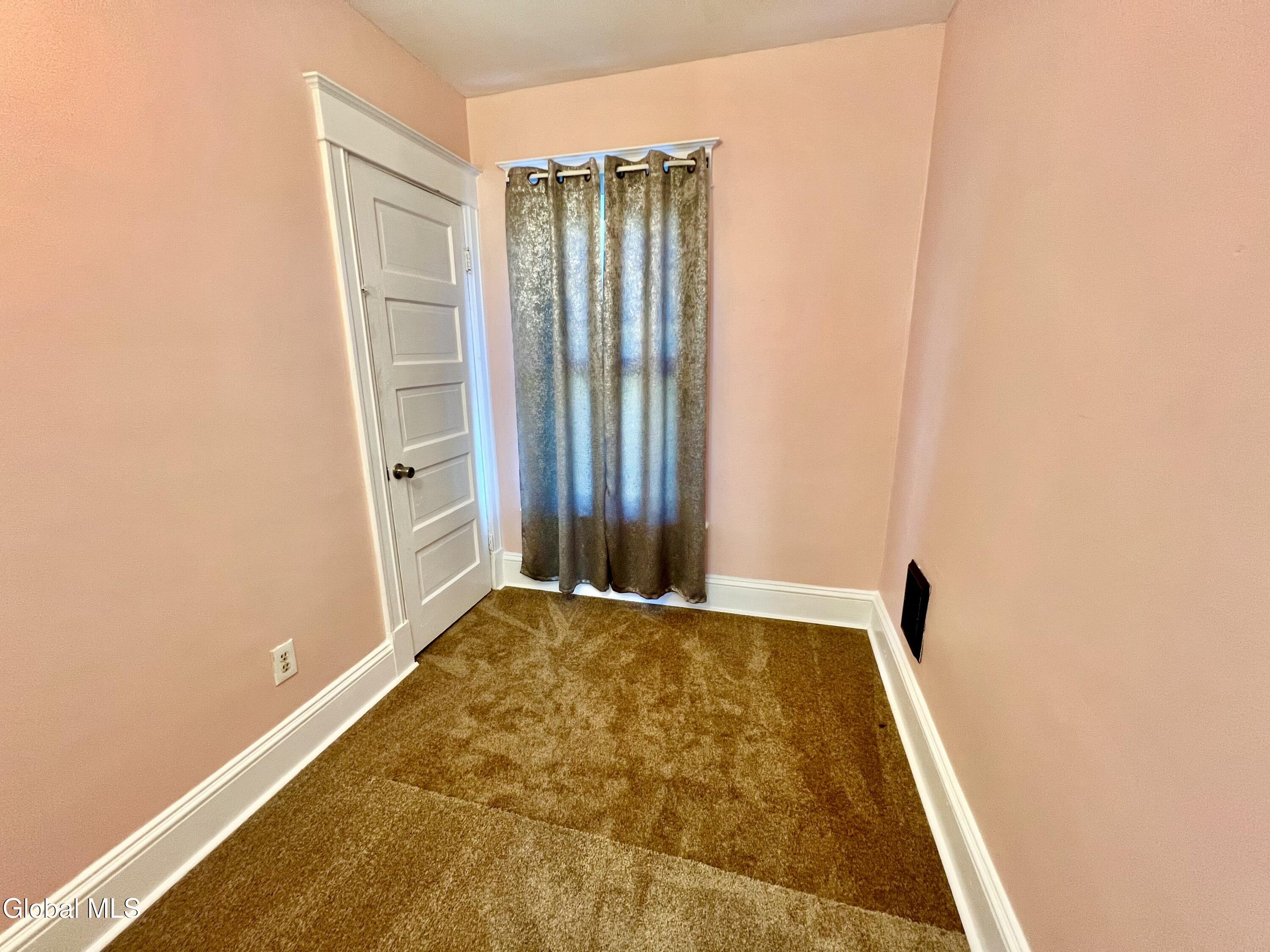 Schenectady, New York 12304, United States, 3 Bedrooms Bedrooms, ,1 BathroomBathrooms,Residential,Active,193206