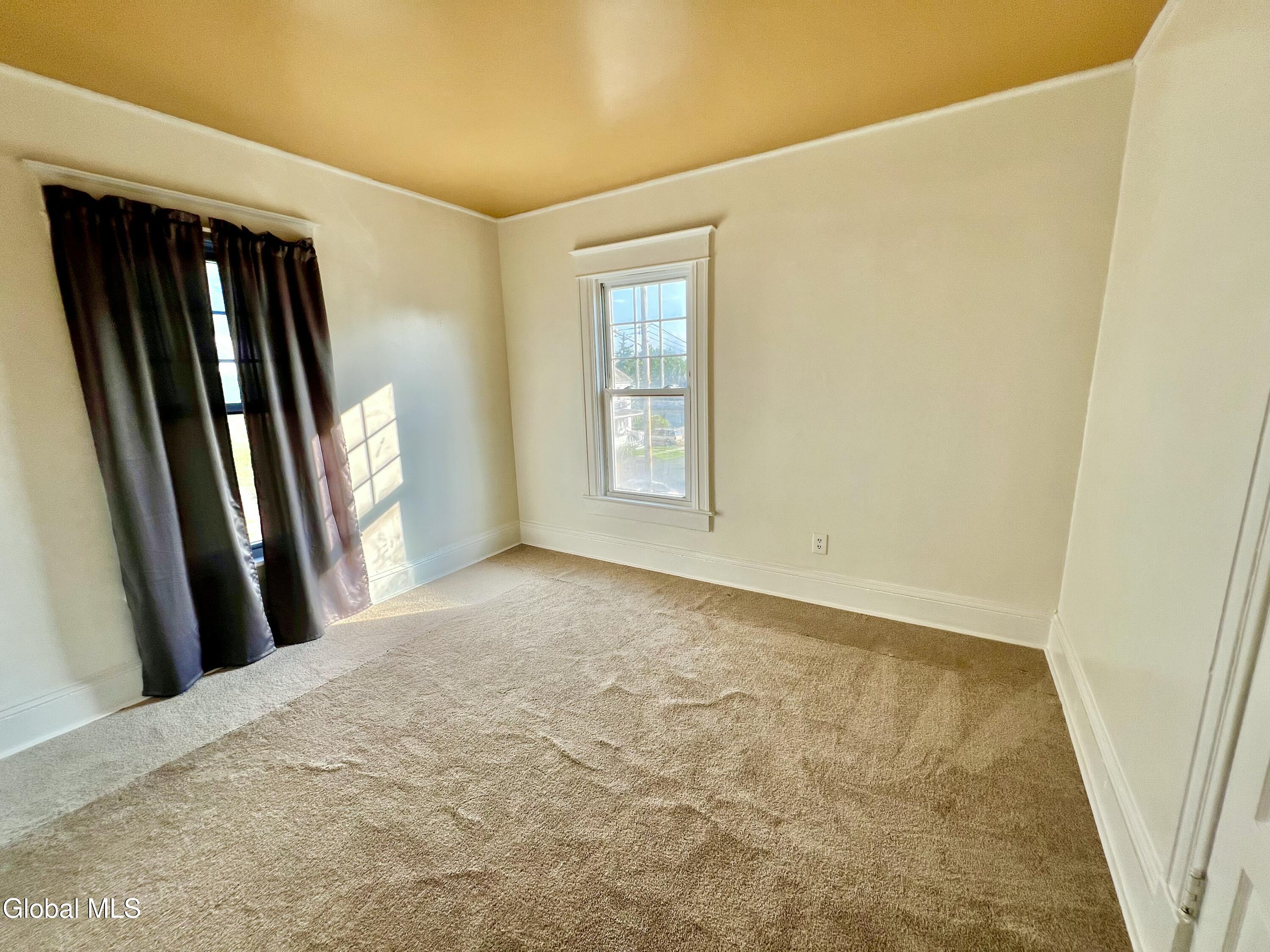 Schenectady, New York 12304, United States, 3 Bedrooms Bedrooms, ,1 BathroomBathrooms,Residential,Active,193206