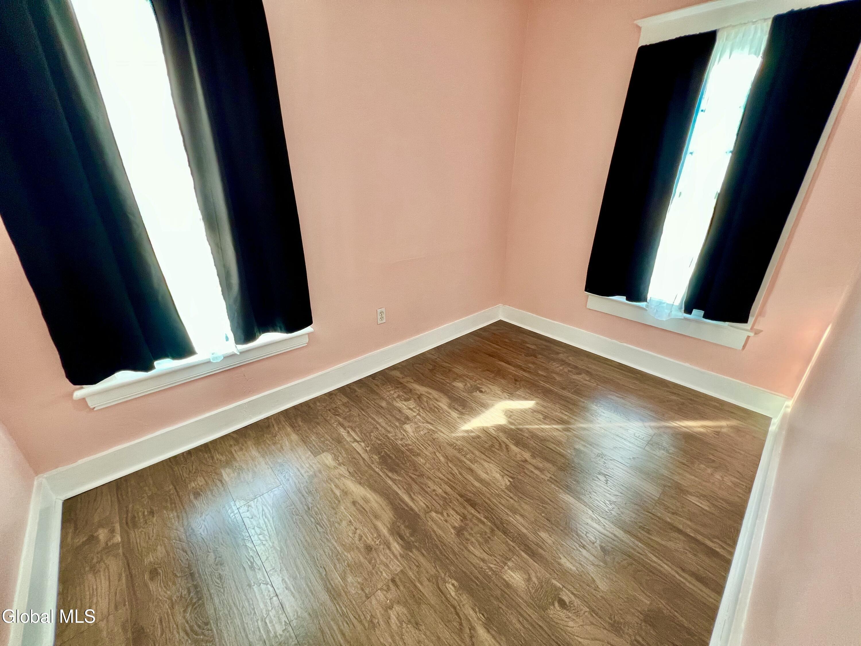 Schenectady, New York 12304, United States, 3 Bedrooms Bedrooms, ,1 BathroomBathrooms,Residential,Active,193206