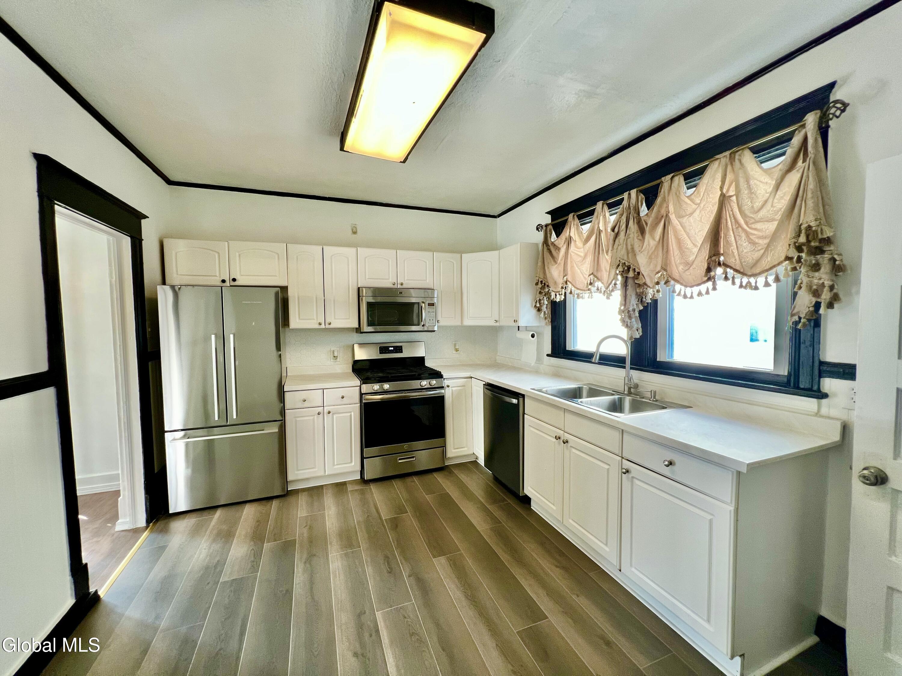 Schenectady, New York 12304, United States, 3 Bedrooms Bedrooms, ,1 BathroomBathrooms,Residential,Active,193206