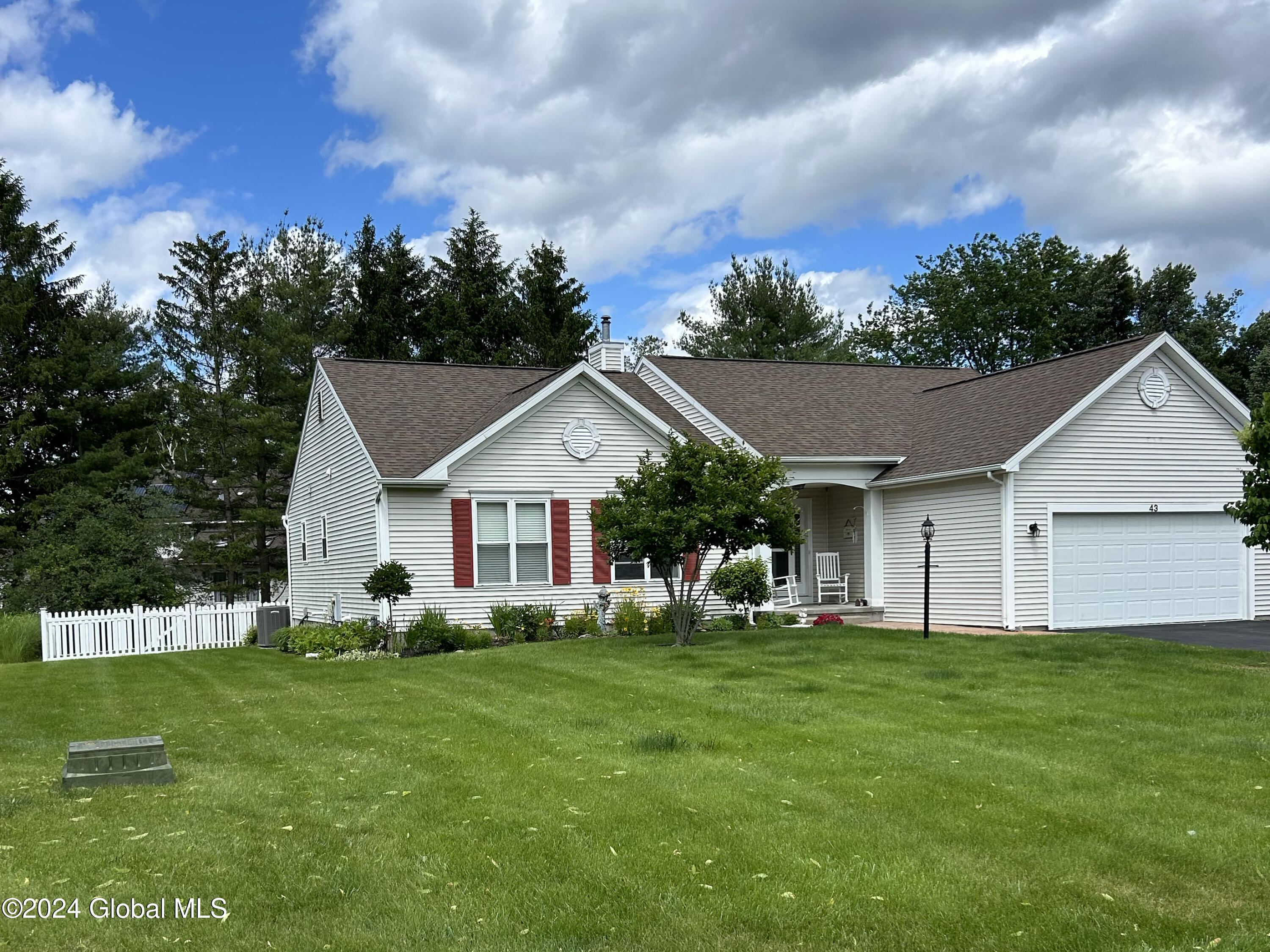 43 Trumpeter Place, Slingerlands, New York image 2