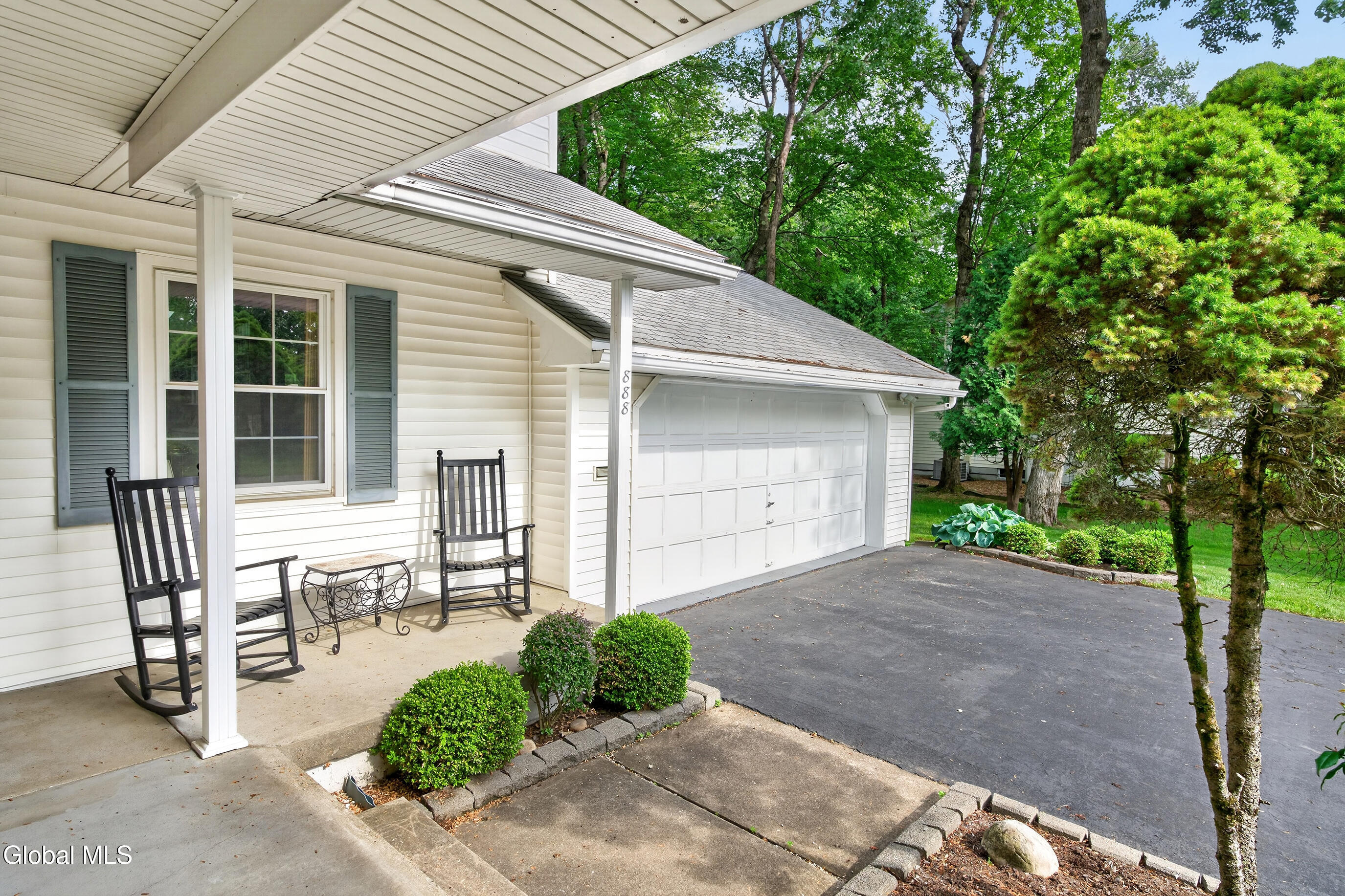 888 Meadow Lane