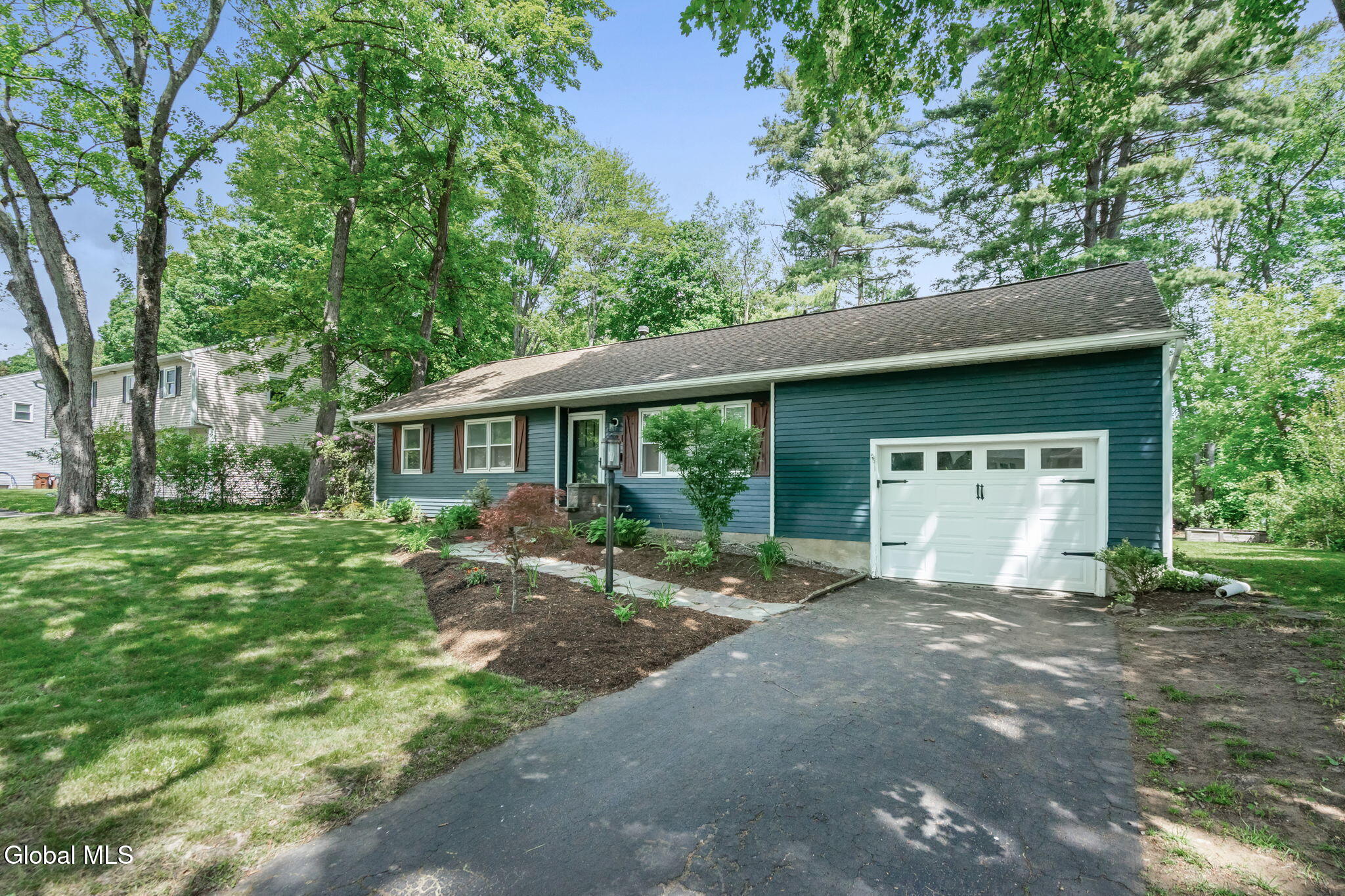 118 E Poplar Drive