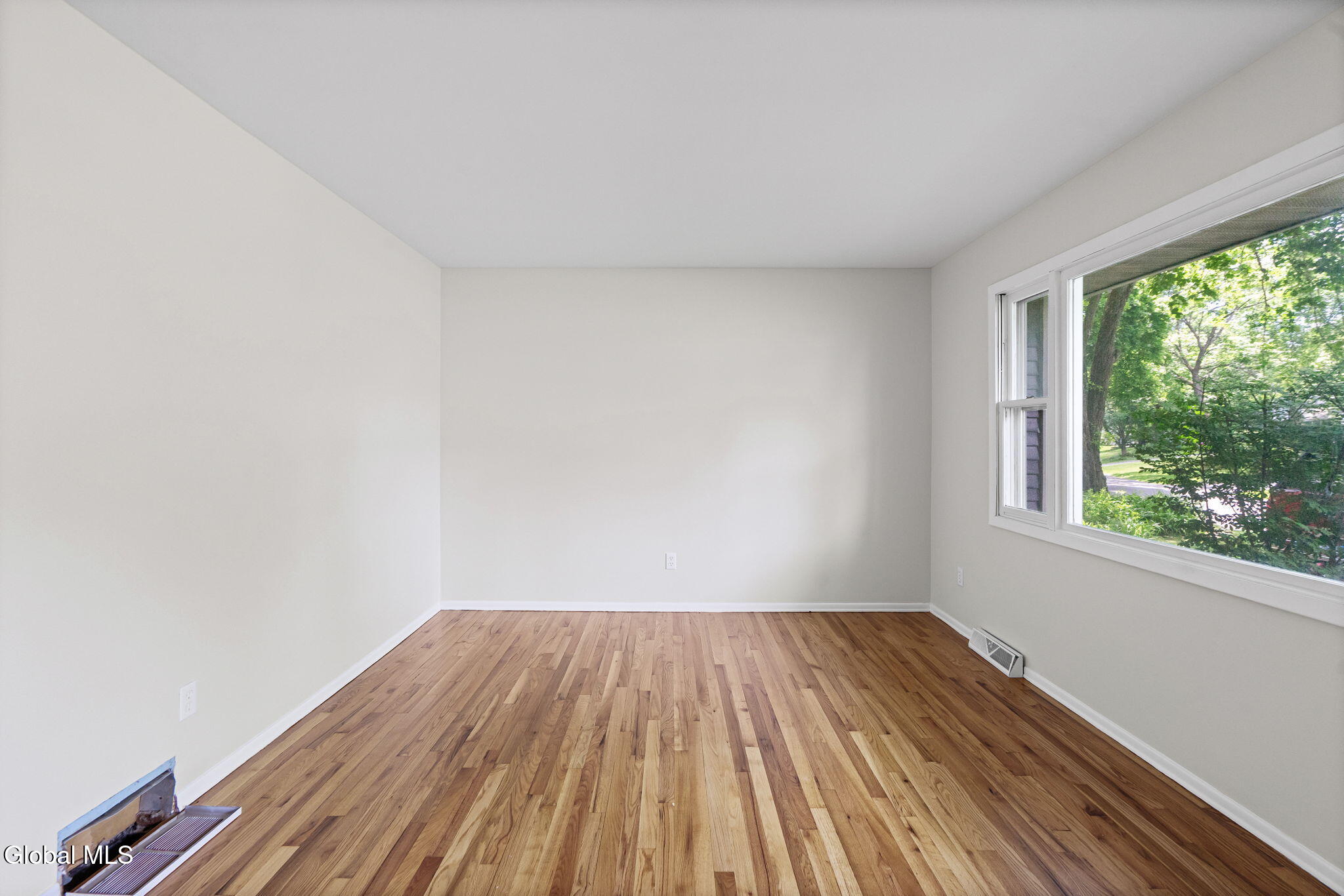118 E Poplar Drive