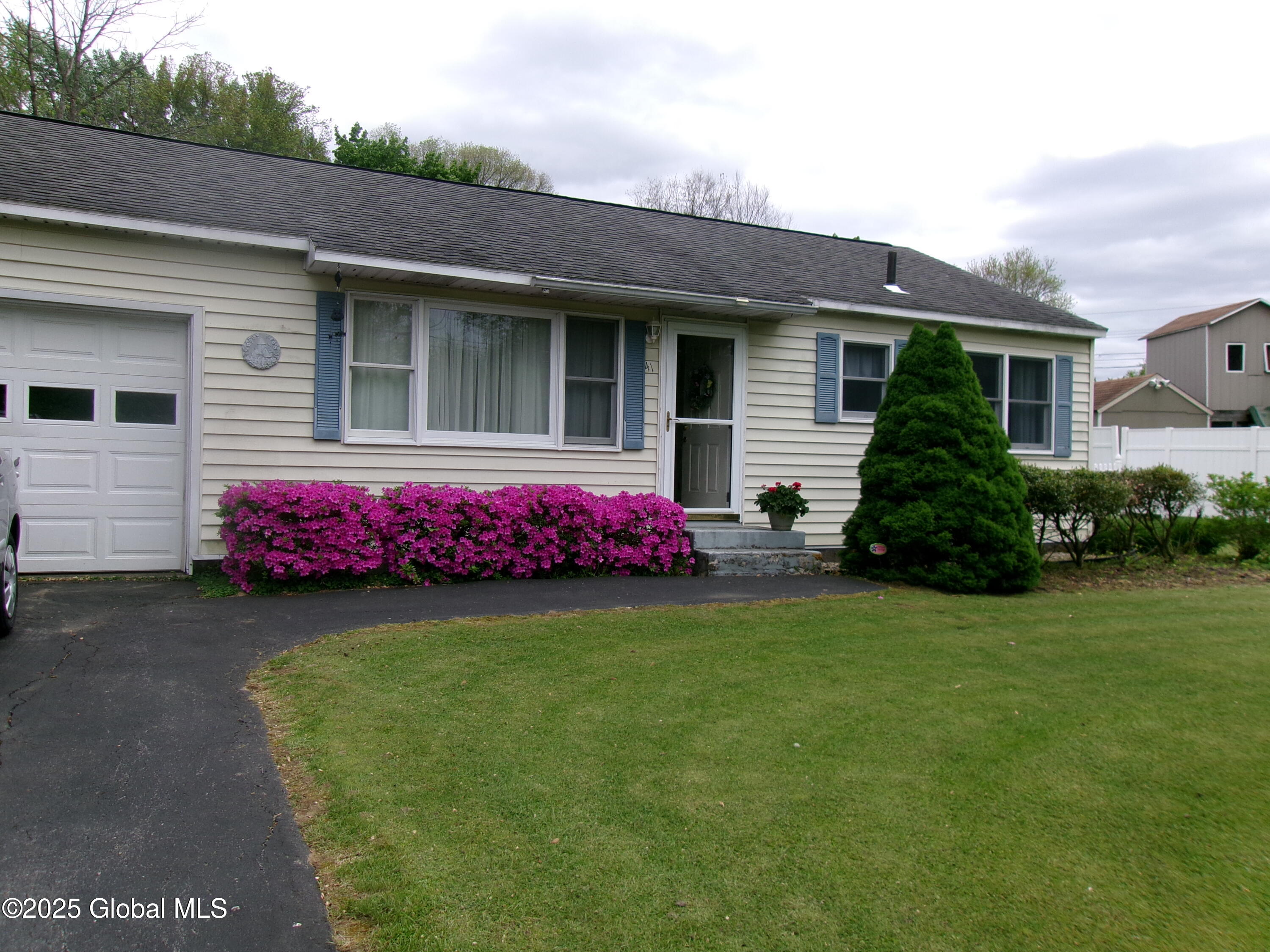 41 Amelia Drive, Schenectady, New York image 4