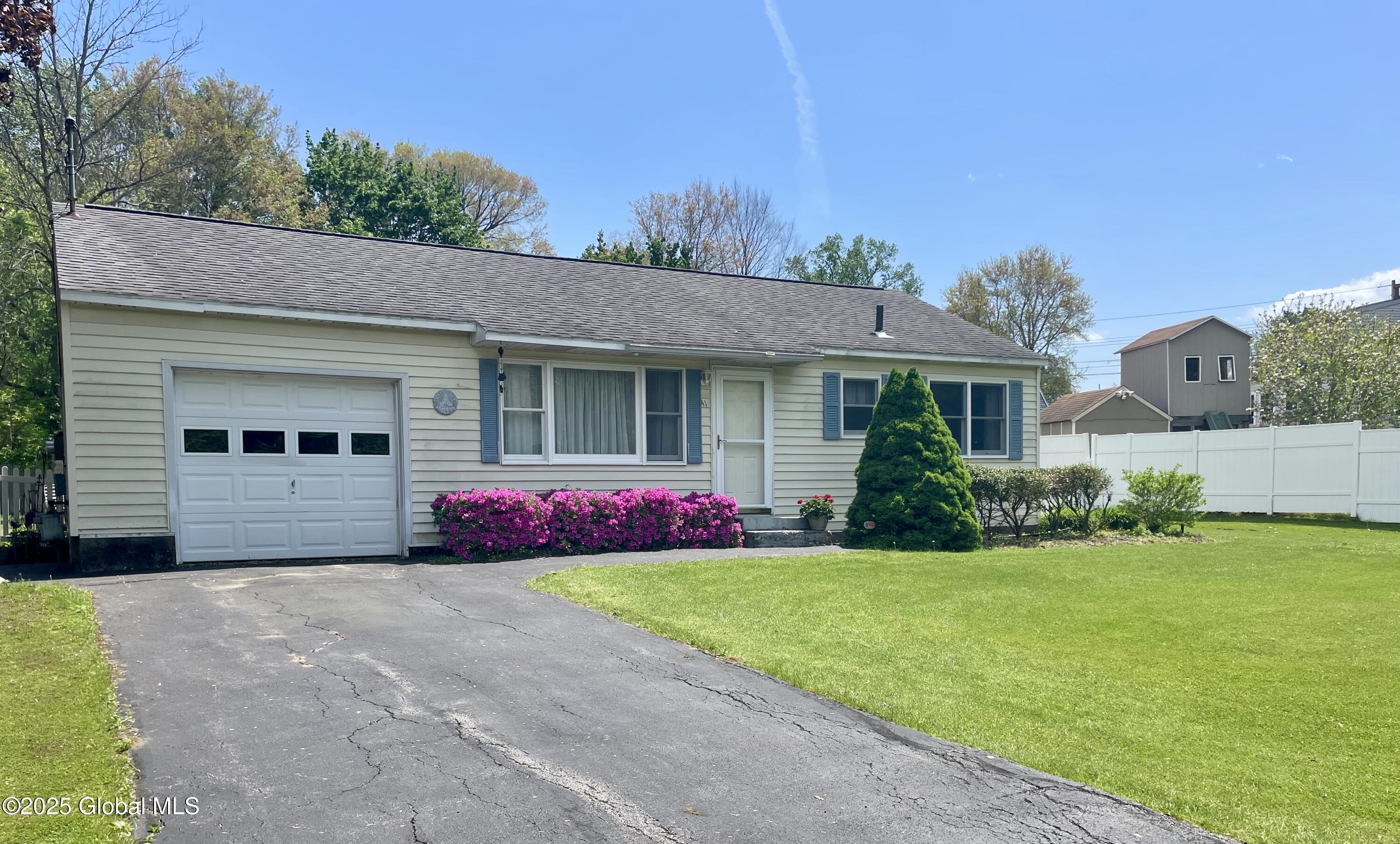 41 Amelia Drive, Schenectady, New York image 3