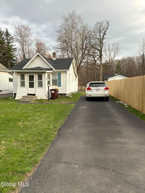 Photo of 38 Morris Road, Schenectady, NY 12304 (MLS # 202614892)