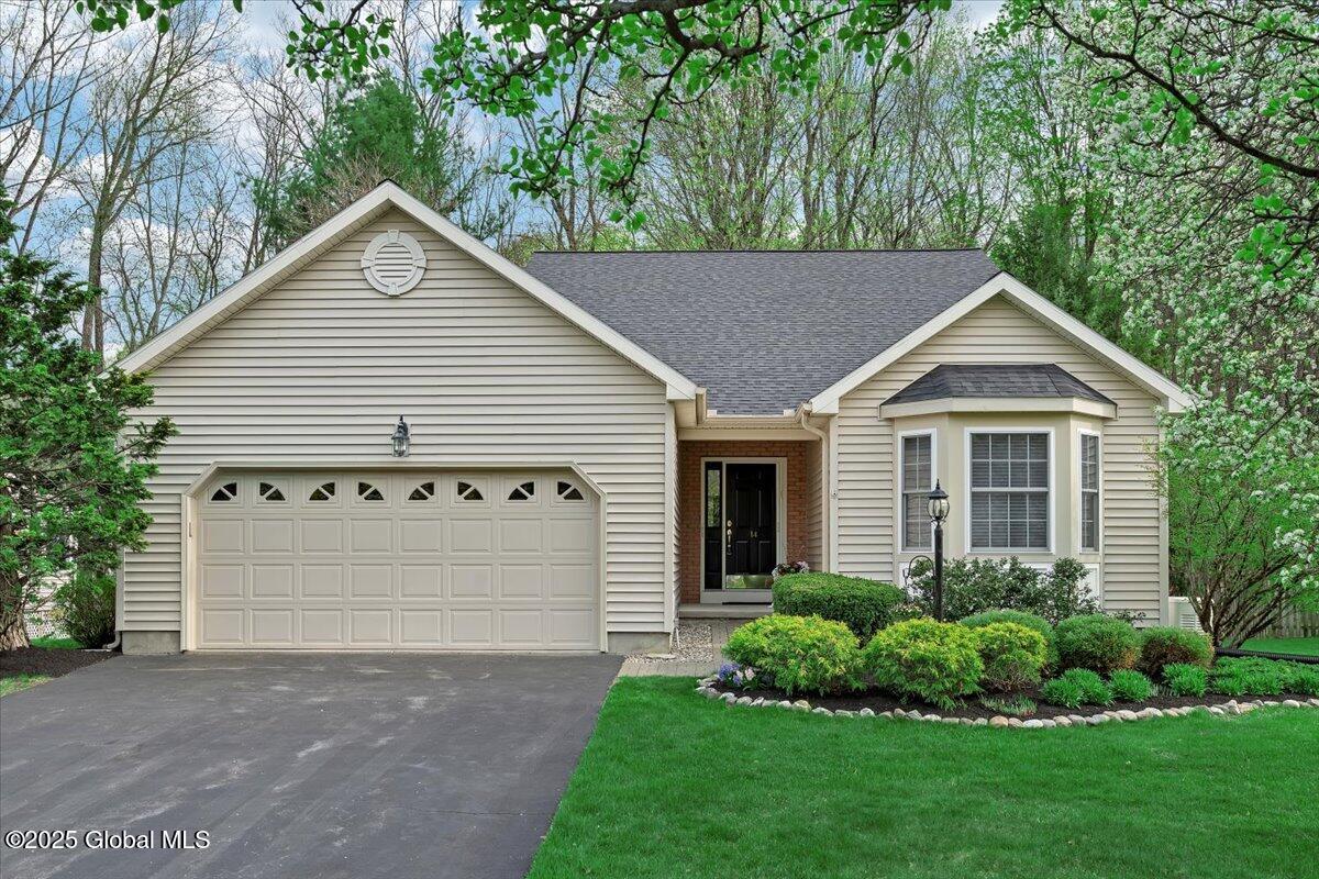 14 Sundance Drive, Saratoga Springs, New York image 1