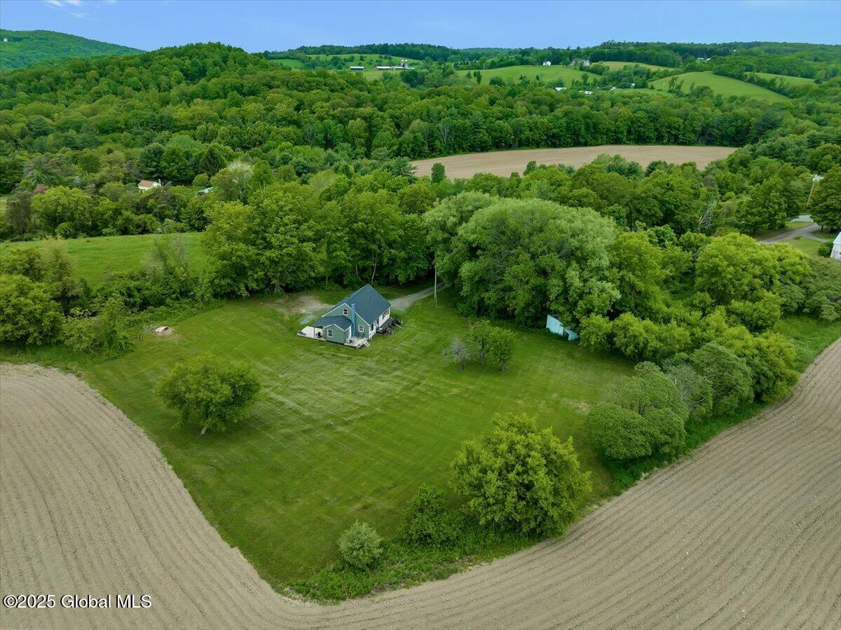 16 Newcombs Lane, Melrose, New York image 25