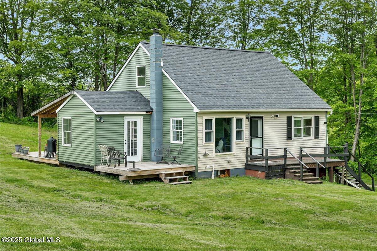 16 Newcombs Lane, Melrose, New York image 1