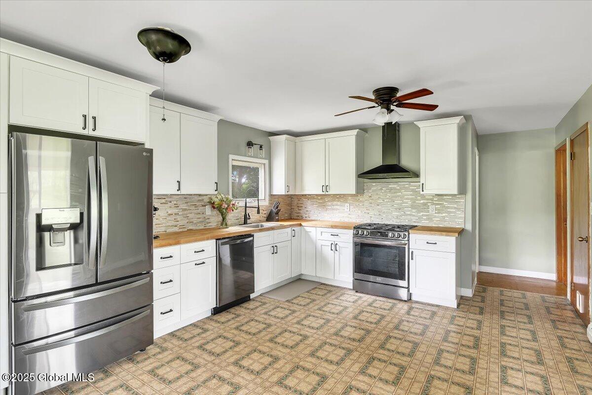 16 Newcombs Lane, Melrose, New York image 4