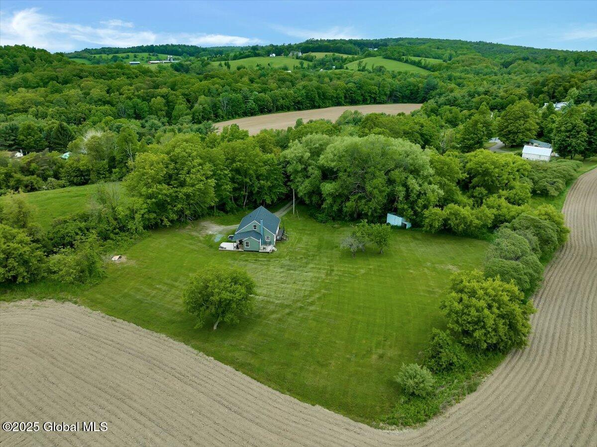 16 Newcombs Lane, Melrose, New York image 24