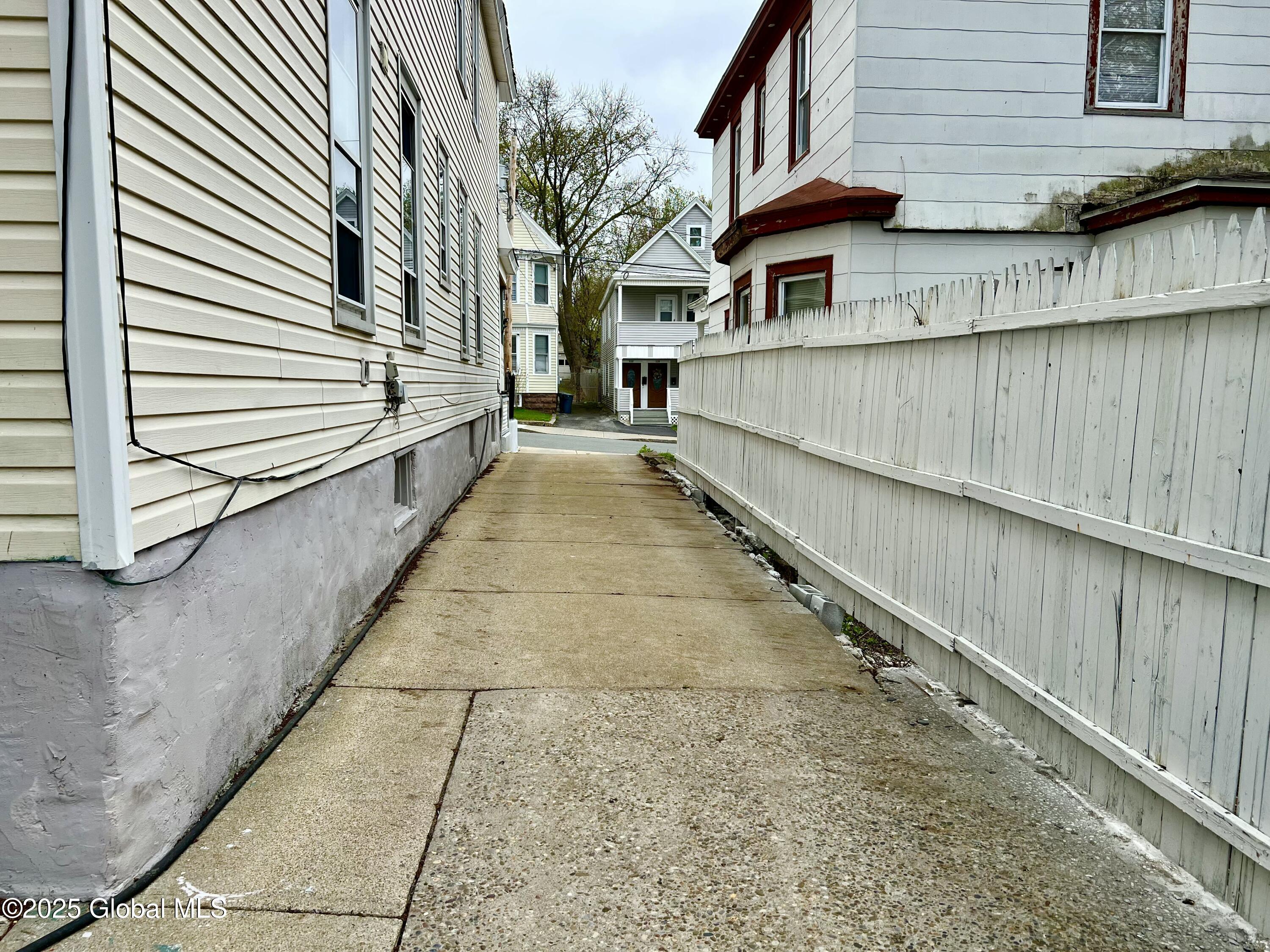 Schenectady, New York 12304, United States, 5 Bedrooms Bedrooms, ,4 BathroomsBathrooms,Residential,Active,130316