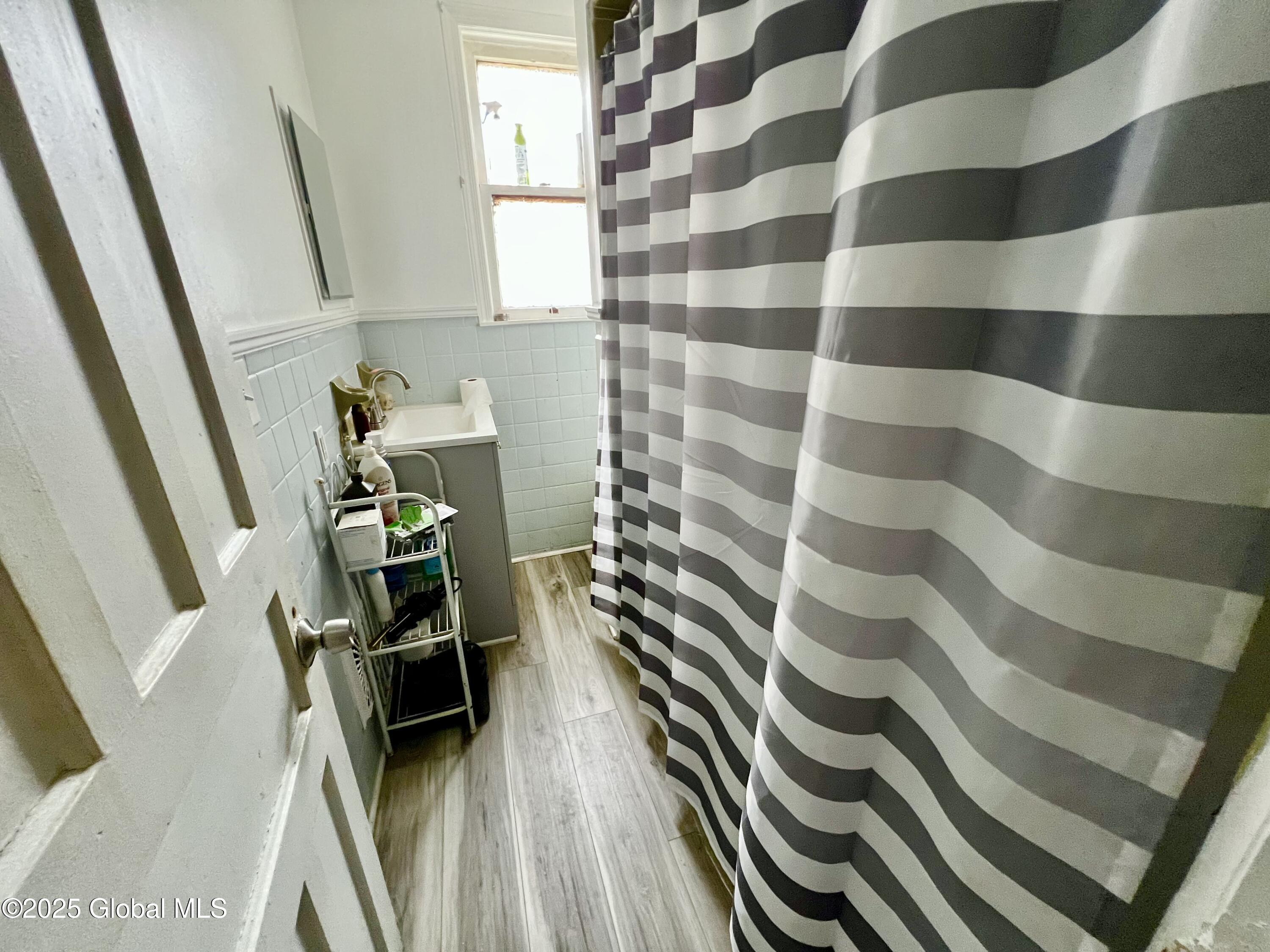 Schenectady, New York 12304, United States, 5 Bedrooms Bedrooms, ,4 BathroomsBathrooms,Residential,Active,130316