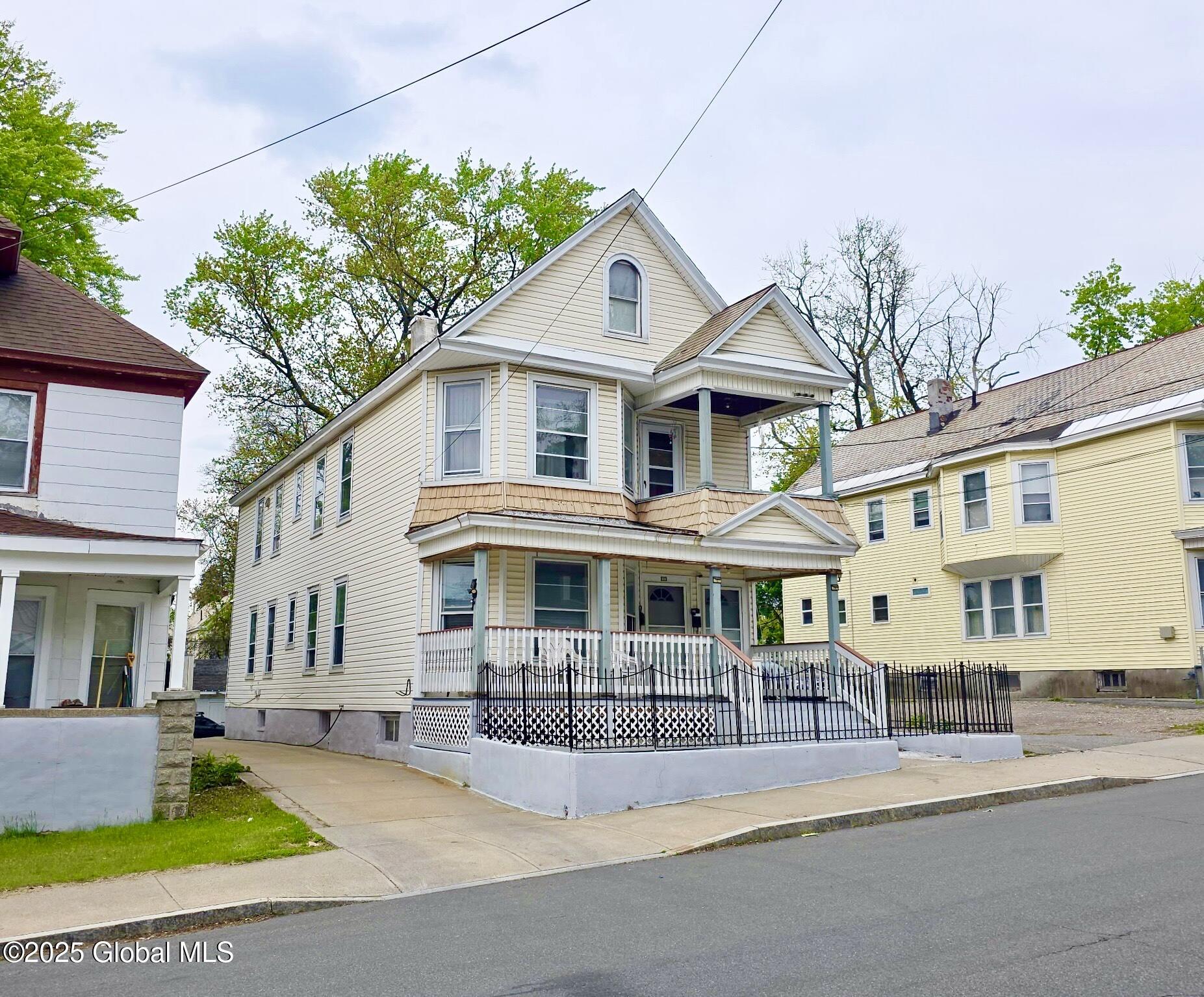 Schenectady, New York 12304, United States, 5 Bedrooms Bedrooms, ,4 BathroomsBathrooms,Residential,Active,130316