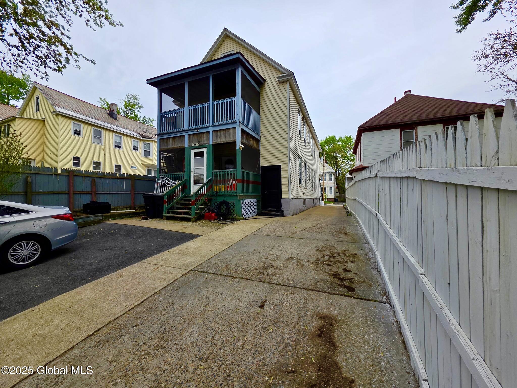 Schenectady, New York 12304, United States, 5 Bedrooms Bedrooms, ,4 BathroomsBathrooms,Residential,Active,130316