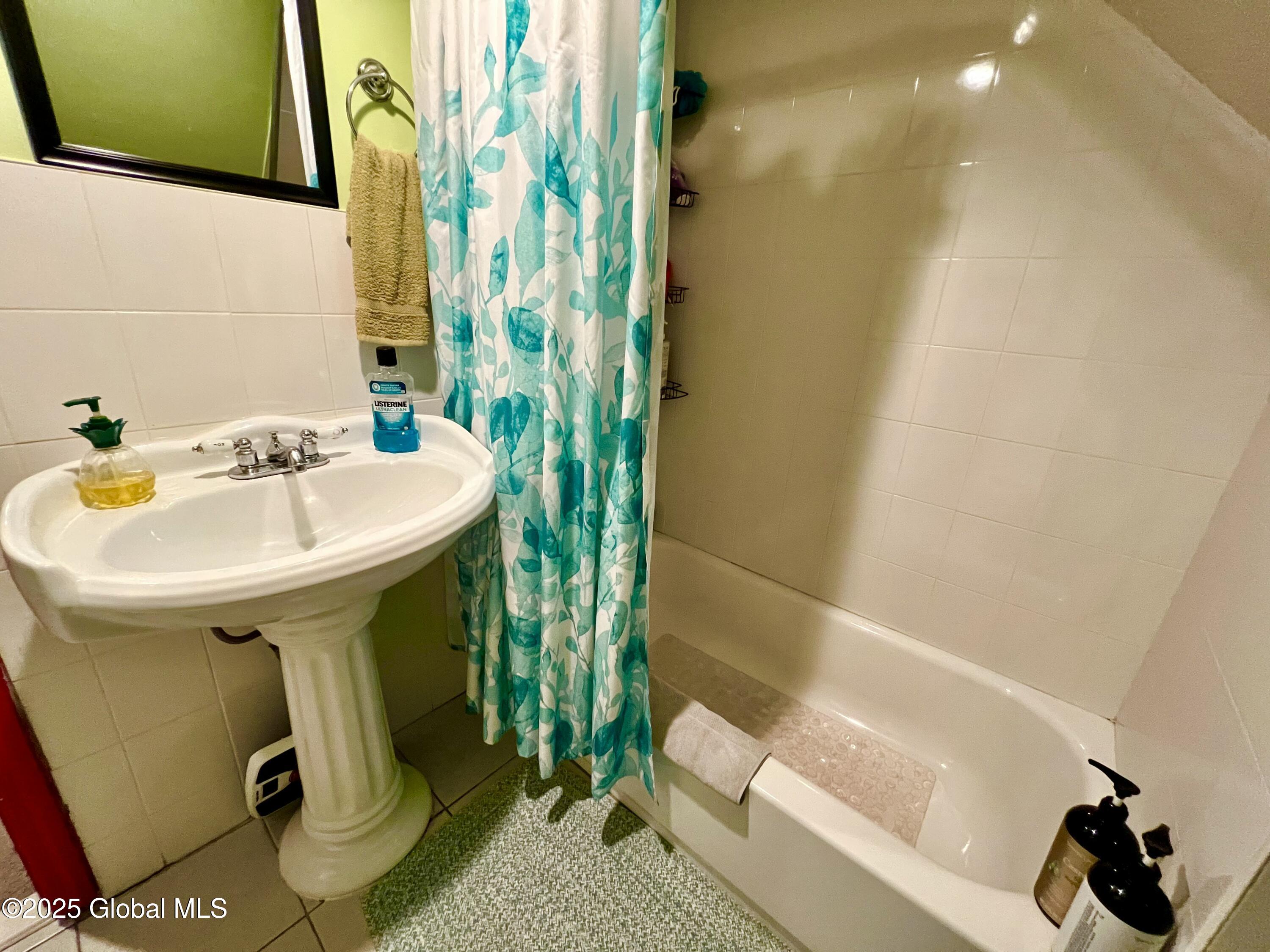 Schenectady, New York 12304, United States, 5 Bedrooms Bedrooms, ,4 BathroomsBathrooms,Residential,Active,130316