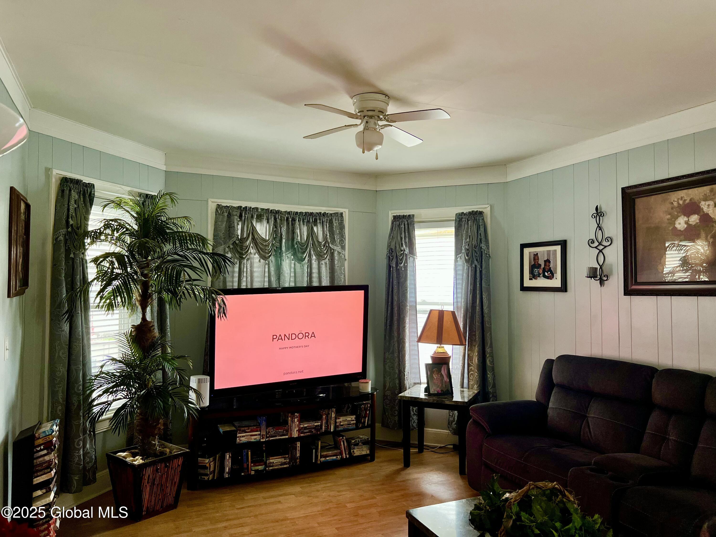 Schenectady, New York 12304, United States, 5 Bedrooms Bedrooms, ,4 BathroomsBathrooms,Residential,Active,130316