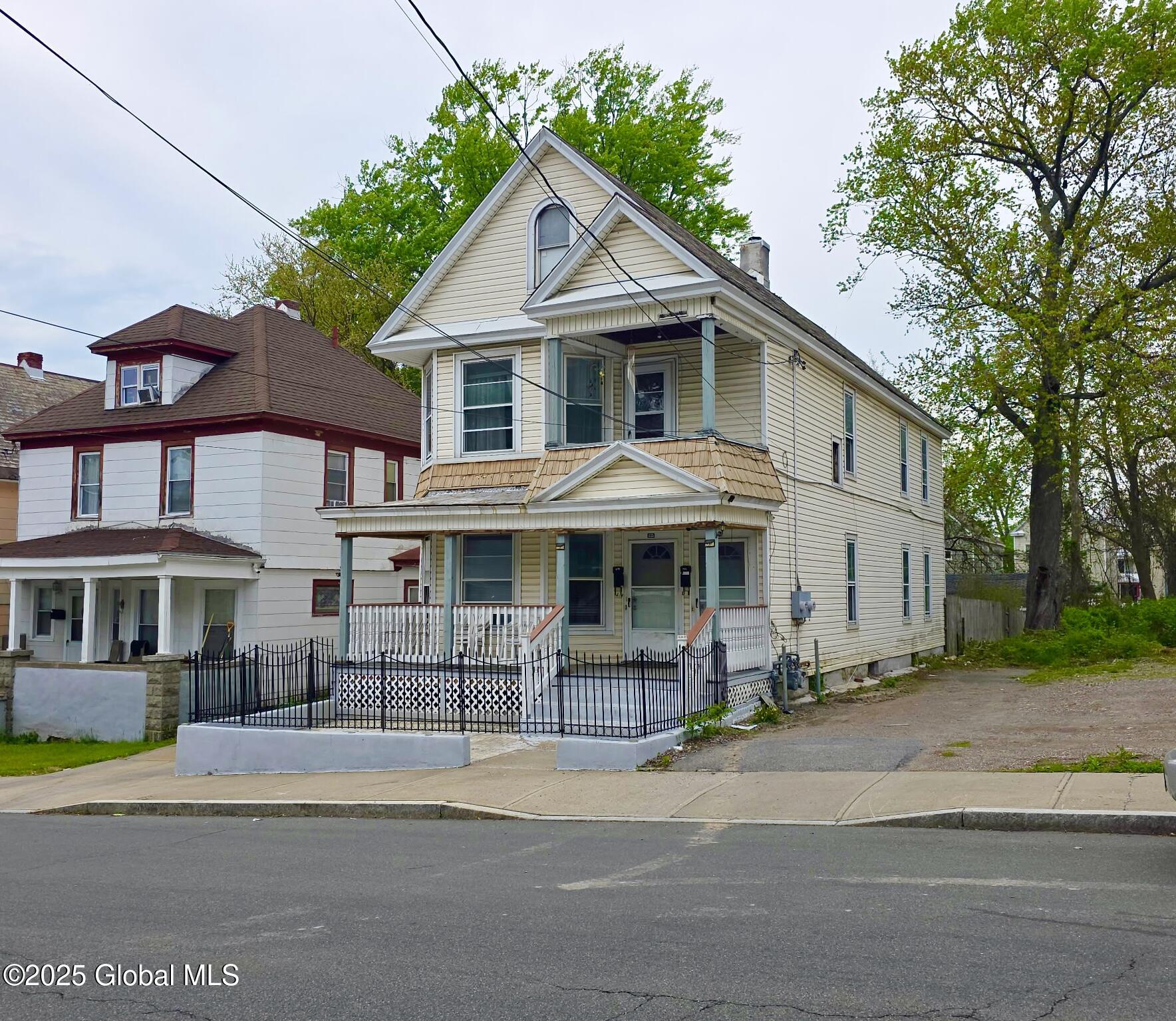 Schenectady, New York 12304, United States, 5 Bedrooms Bedrooms, ,4 BathroomsBathrooms,Residential,Active,130316