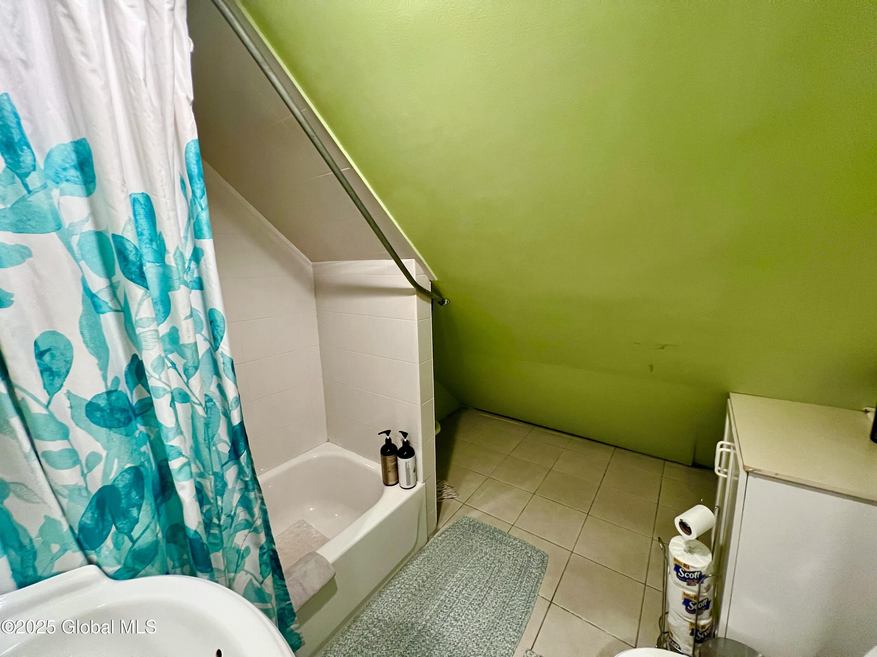 Schenectady, New York 12304, United States, 5 Bedrooms Bedrooms, ,4 BathroomsBathrooms,Residential,Active,130316