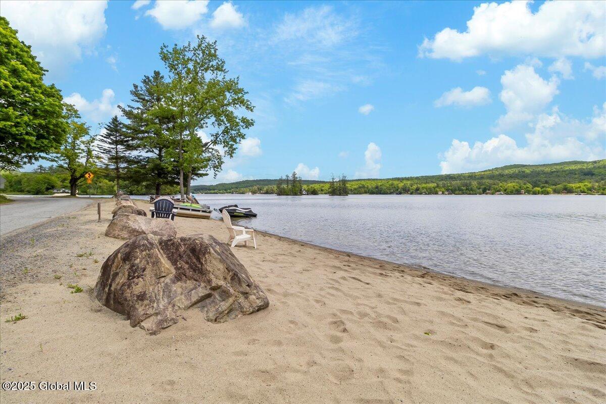 9 Chippewa Loop, Brant Lake, New York image 6