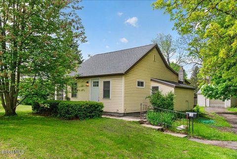 Photo of 14 Mountain View Avenue, Colonie, NY 12205 (MLS # 202617522)