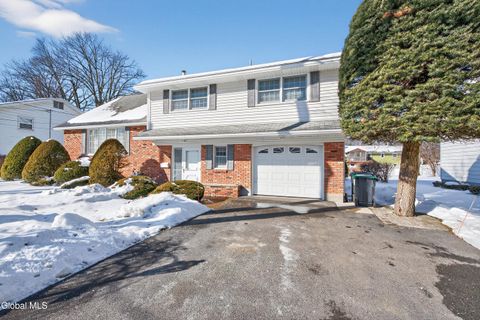 Photo of 56 Bayberry Road, Schenectady, NY 12306 (MLS # 202612811)