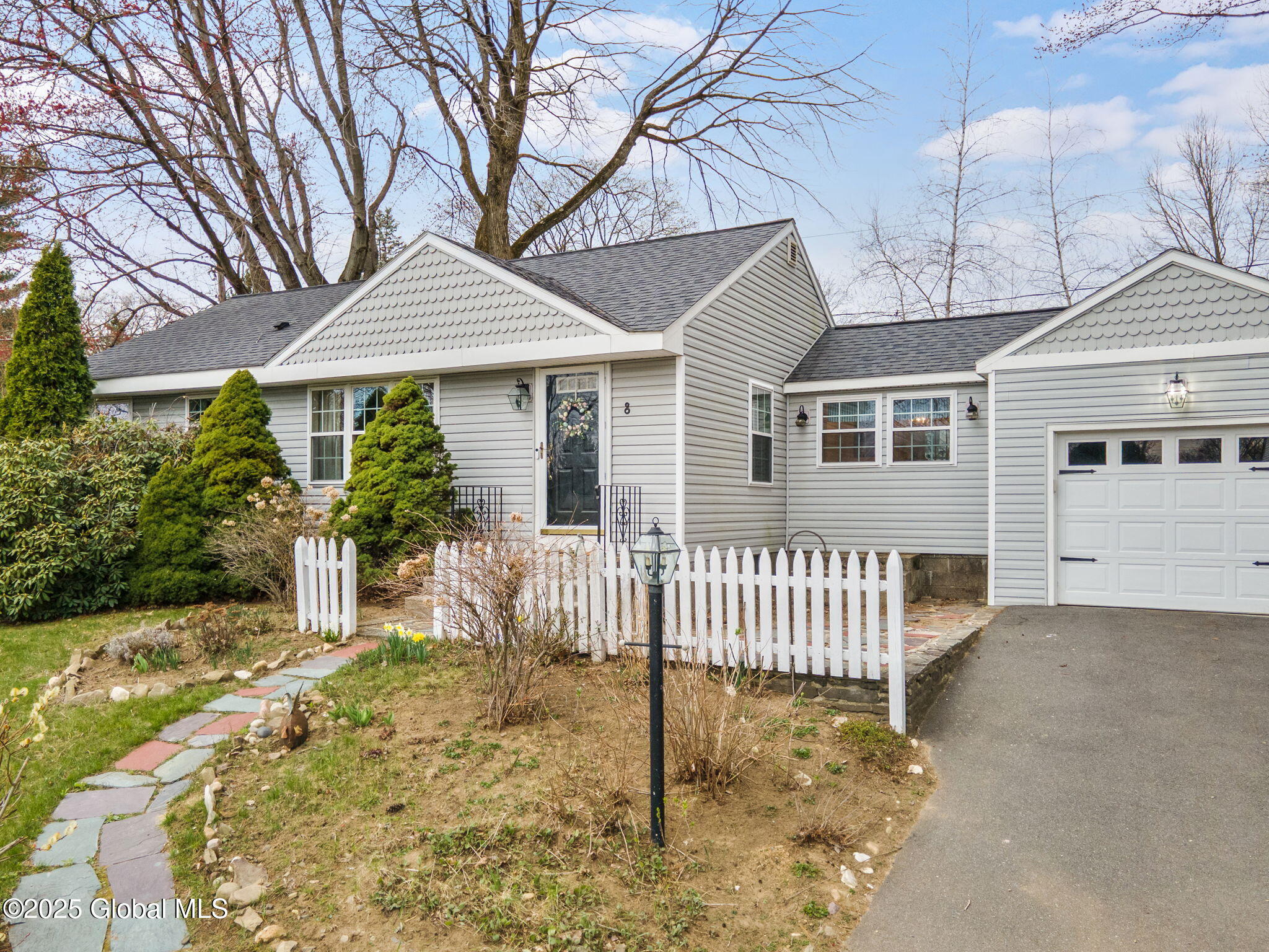 8 Elizabeth Street, Latham, New York image 3