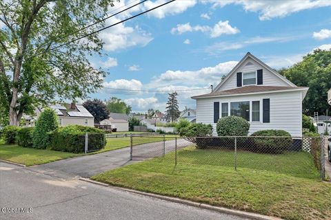 Photo of 2540 Pauline Avenue, Rotterdam, NY 12306 (MLS # 202622141)