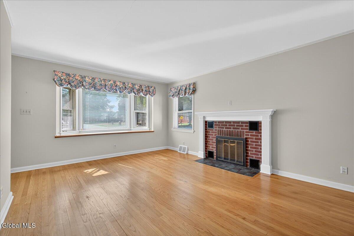 Rotterdam, New York 12306, United States, 4 Bedrooms Bedrooms, ,2 BathroomsBathrooms,Residential,Active,216130