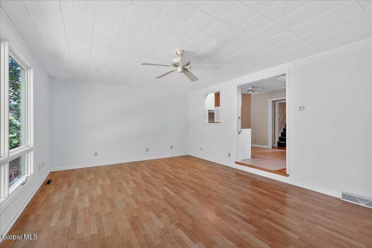 Rotterdam, New York 12306, United States, 4 Bedrooms Bedrooms, ,2 BathroomsBathrooms,Residential,Active,216130