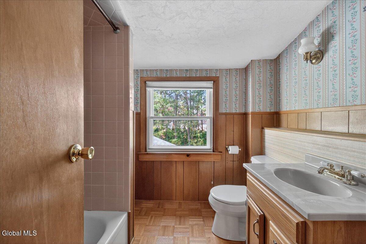 Rotterdam, New York 12306, United States, 4 Bedrooms Bedrooms, ,2 BathroomsBathrooms,Residential,Active,216130