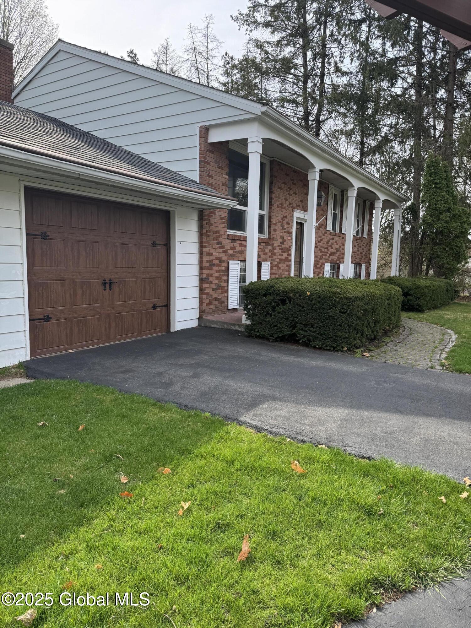 4 W Circular Court, Saratoga Springs, New York image 2