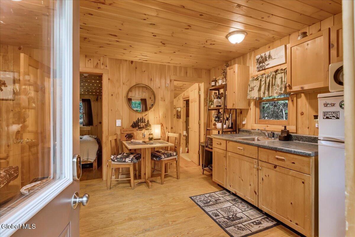 1495 River Road